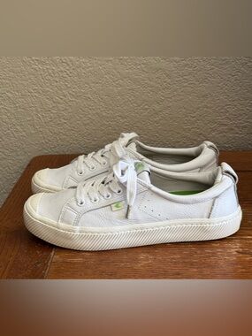 Cariuma OCA Low W Sz. 9 White Leather Lace Sneaker Comfort Classic Preppy